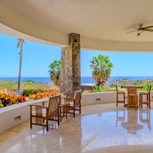 Casa Kokomo- patio seating with ocean view