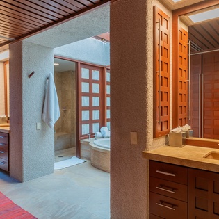 En suite bathroom
