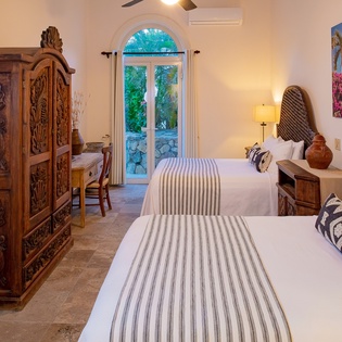 Double bed suite