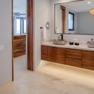 En-suite bathroom