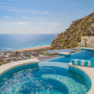 Jacuzzi and infinity pool with gorgeous ocean views