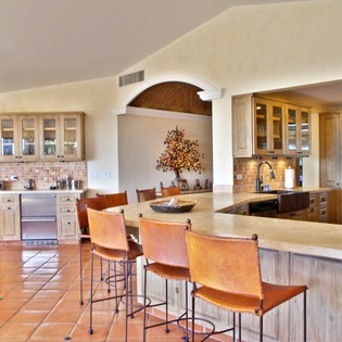 Fully equipped kitchen and bar with bar seating 6