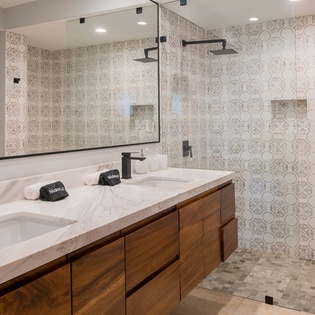 En-suite bathroom with walk in shower