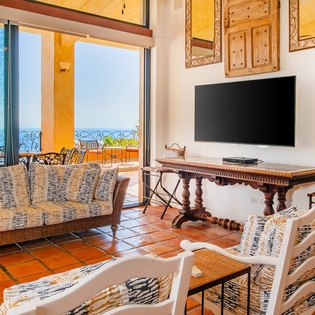 Spacious living room