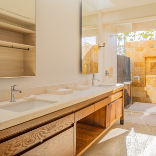 En-suite bathroom