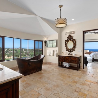 Gorgeous en-suite bathroom with bath tub and walk in shower