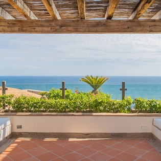 Double bed suite with outdoor seating area and ocean views