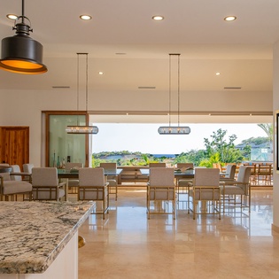 Casa Primavera- kitchen and dining area