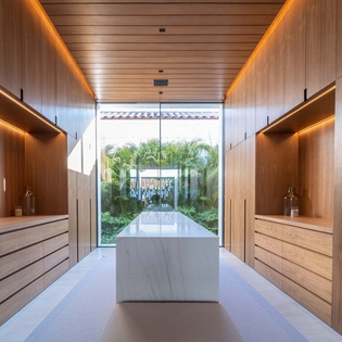 Gorgeous walk in closet