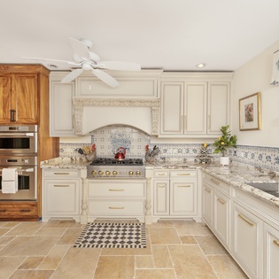 Fully equipped kitchen