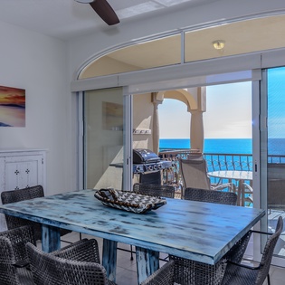 Dining area that seats 6 with ocean views