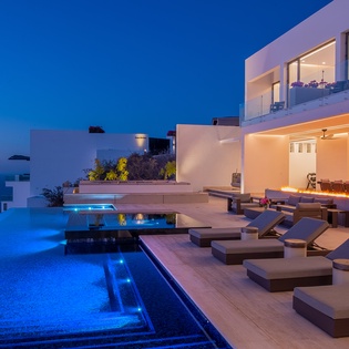 Gorgeous poolside with ocean view
