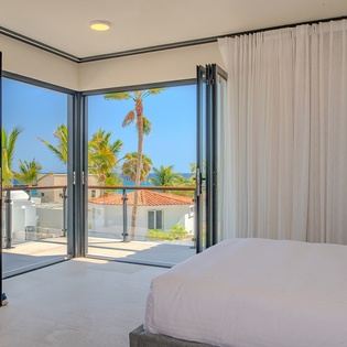 Bedroom suite with terrace access