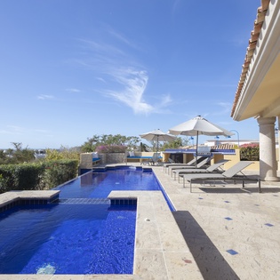 Jacuzzi and infinity pool with incredible ocean views