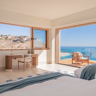 Double bed suite with ocean views