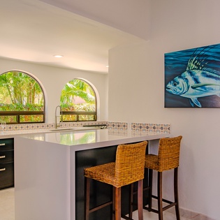 Fully equipped kitchen with bar stools
