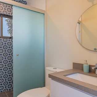 En casita bathroom