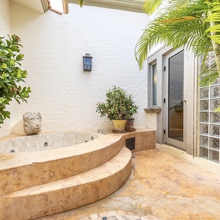Bathtub