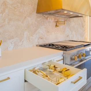 Fully equipped kitchen