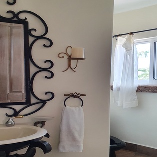 Suite 1 bathroom