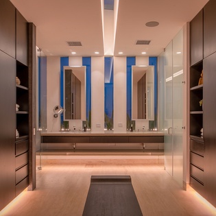 Gorgeous walk in closet-31
