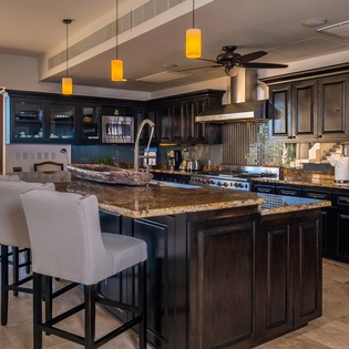 Full kitchen with counter seating