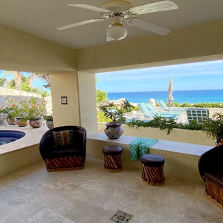 Outdoor area with jacuzzi
