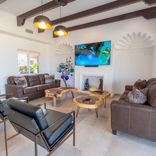 Spacious living area-36