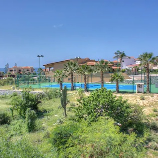 Santa Carmela tennis court access
