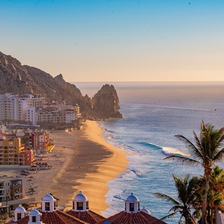 Jaw dropping views of golden beaches and the Pacific Ocean