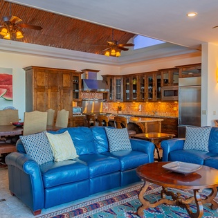 Spacious living room