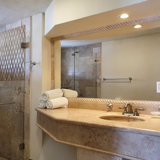 Suite 2 bathroom