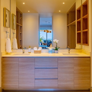 En-suite bathroom