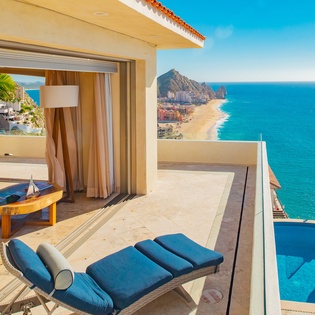 Stunning dramatic views of the Ocean and Pedregal Beach