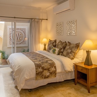 Queen suite with patio entry