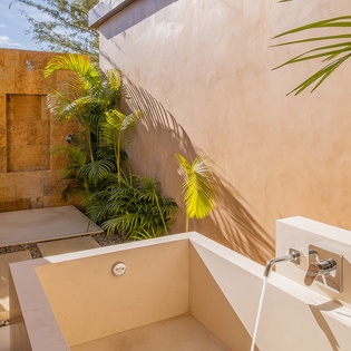 Beautiful private outdoor bathtub