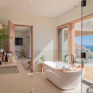 En suite bathroom with bath tub and ocean views