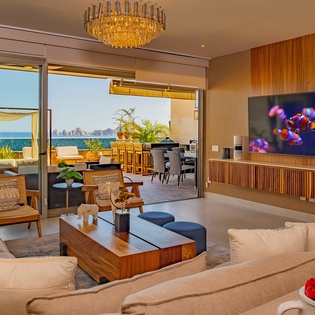 Spacious living area with view