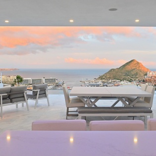 Enjoy the spectacular views from Villa Tanzanita de Law