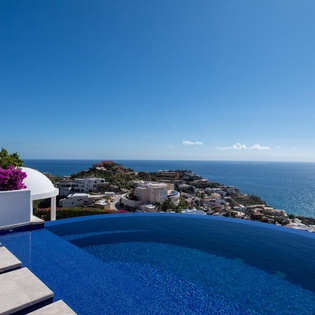 Infinity with gorgeous ocean view