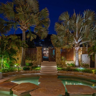 23casa_keller_entry_night
