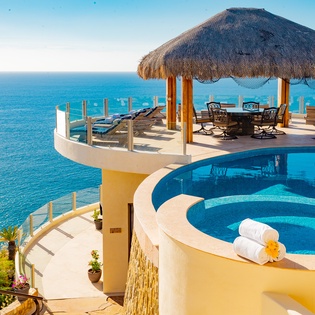 Gorgeous ocean views from the jacuzzi and pool