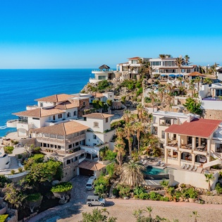 Gorgeous ocean views in the neighborhood