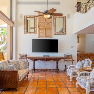 Spacious living room