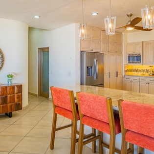 Fully equipped kitchen with bar seating