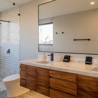 En suite bathroom with double sink