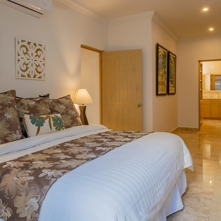 Queen suite