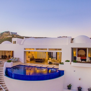 Bird's eye view of outdoor patio and pool