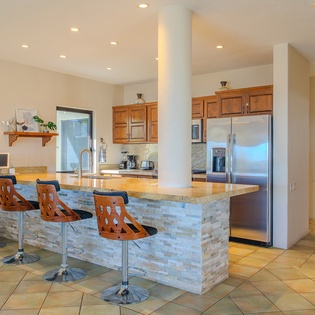 Fully equipped kitchen with bar seating