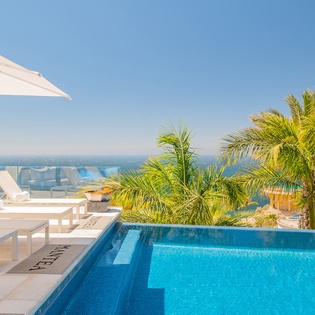 Infinity edge pool